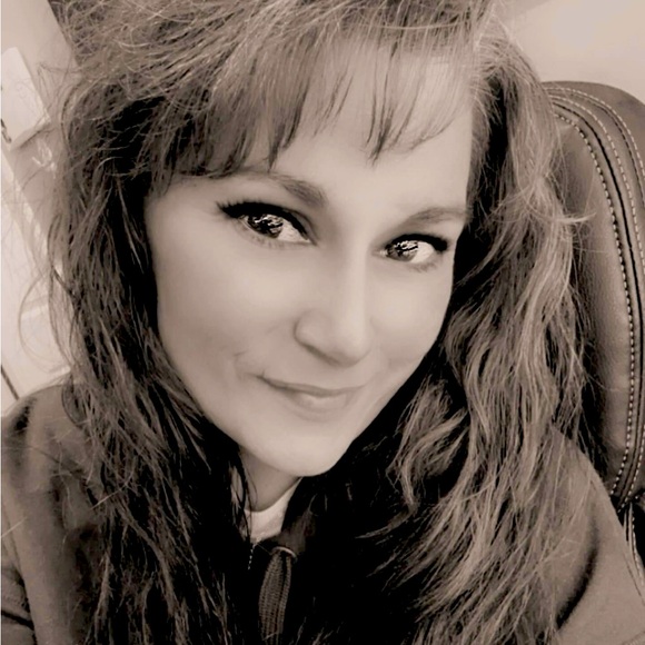 Meet your Posher, Angela - Picture 1 of 1